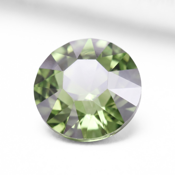 Light Peridot Satin – jasnozielone cyrkonie szklane