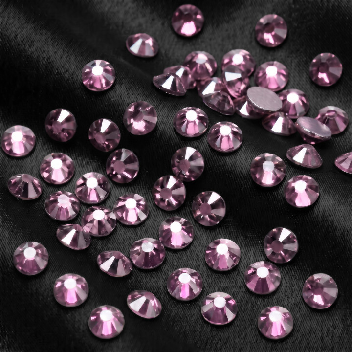 Light Amethyst Satin – jasnofioletowe cyrkonie szklane