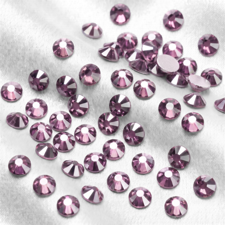 Light Amethyst Satin – jasnofioletowe cyrkonie szklane